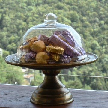 KARNI Τουρτιέρα Γλυκών Αλουμινίου με καπάκι σε Χρώμα Μπρούτζου  Υ34 Φ35εκ