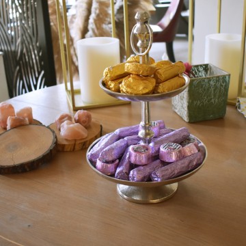 Διπλωτά γλυκά σε Εταζέρα Αλουμινίου 2 Επιπέδων 38εκ(Υ) Φ25εκ